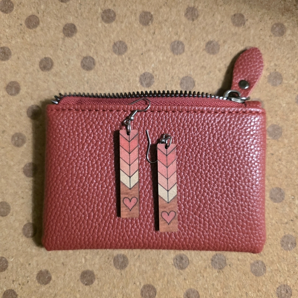 Dangling Heart Earrings & Zip-up Pouch